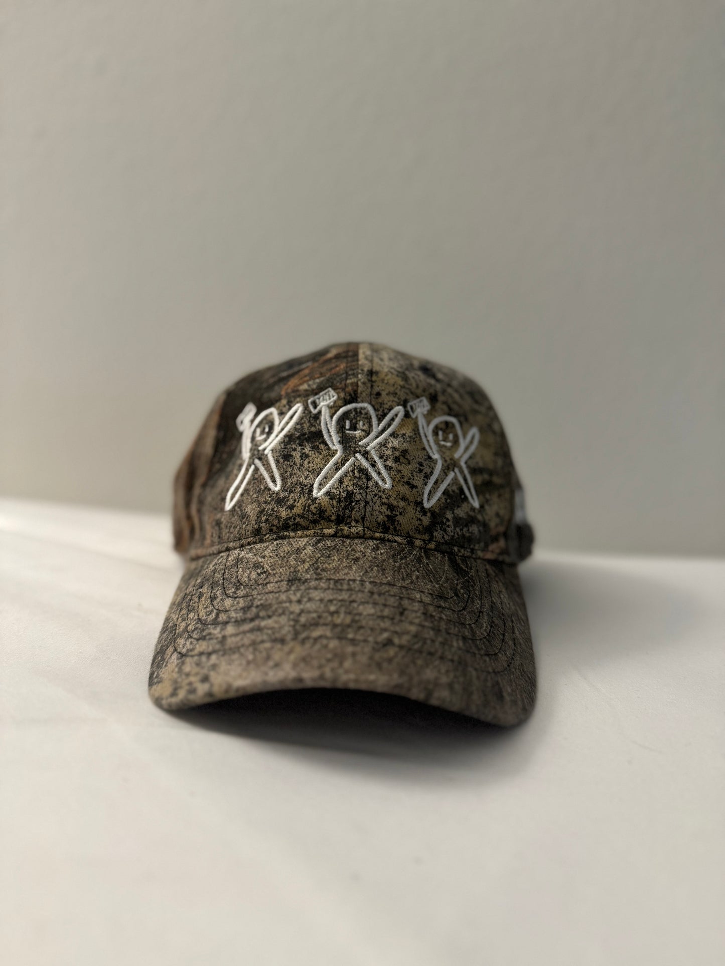 Camo Cap “White Logo”