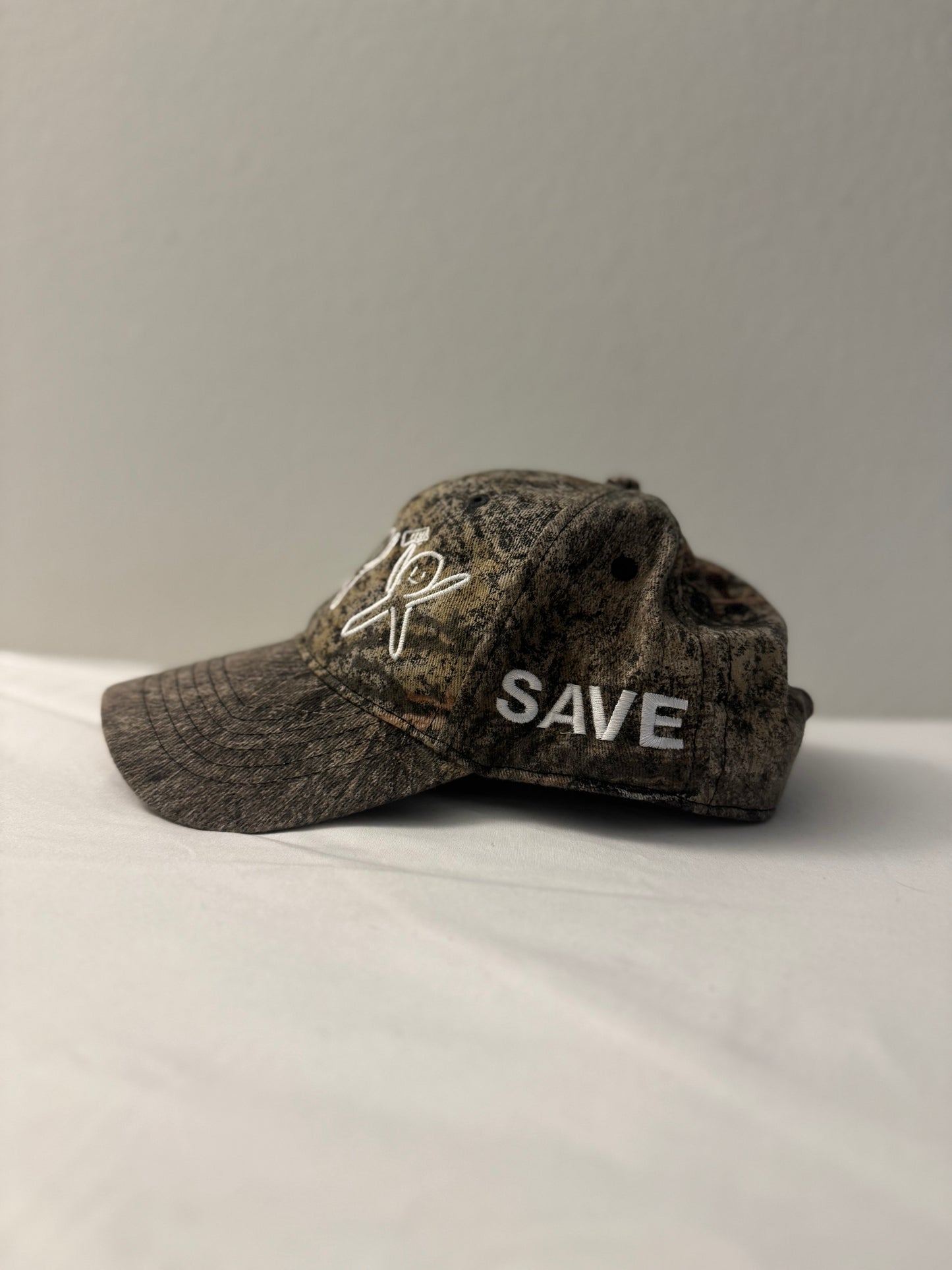 Camo Cap “White Logo”